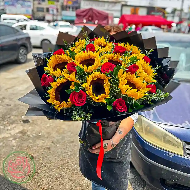 💖 Encanto Sublime: Un Ramo que Ilumina y Enamora 🌻🌹